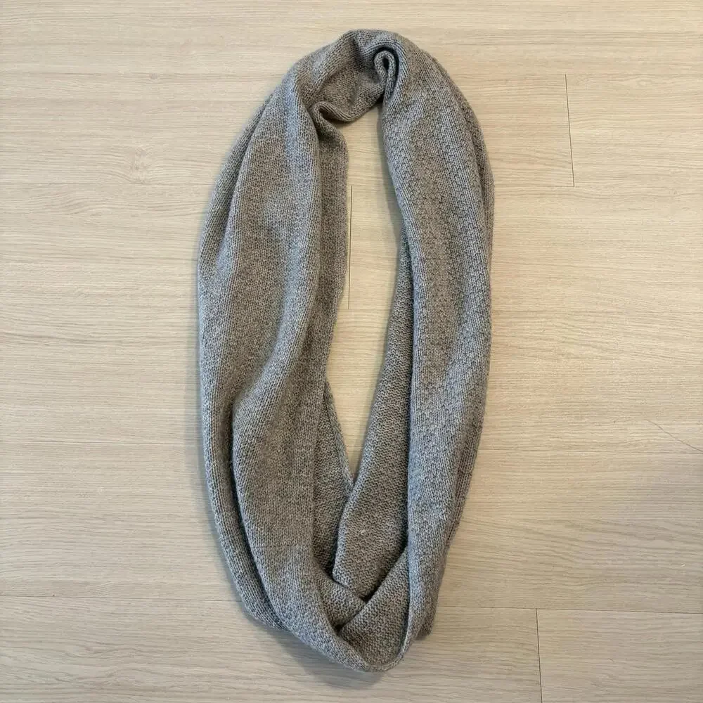 HALOGEN Wool Cashmere Infinity Wrap Scarf Gray Neutrals Capsule Essentials Cozy